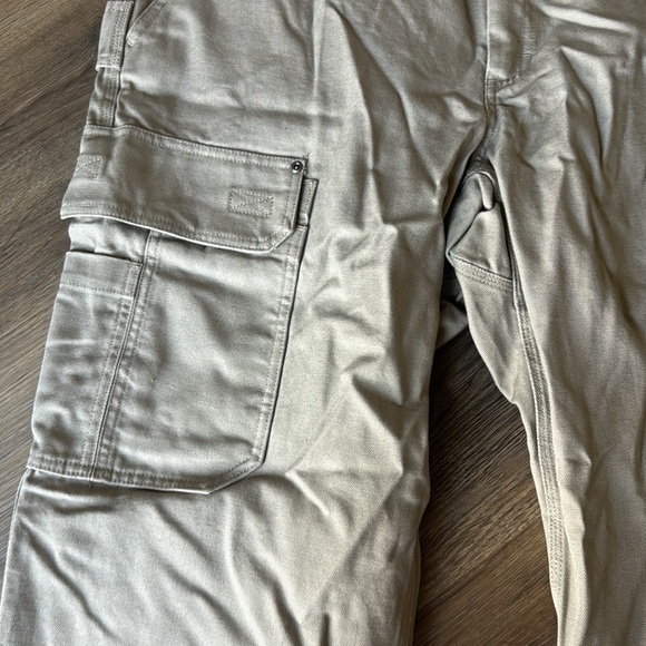 Duluth trading men’s 100% cotton cargo work pants size 42x30 - Picture 4 of 9